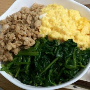 ★パラパラそぼろとしっとり卵の錦丼